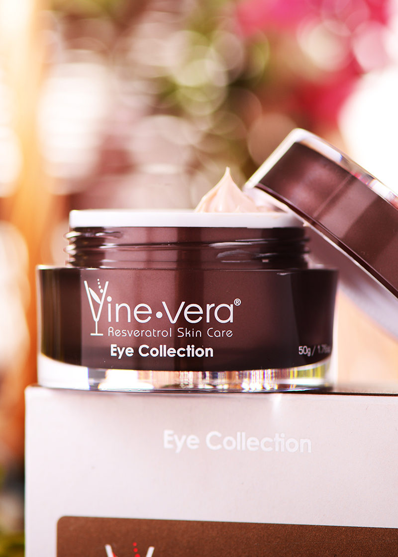 Eye Collection Dark Circle Eye Cream with background