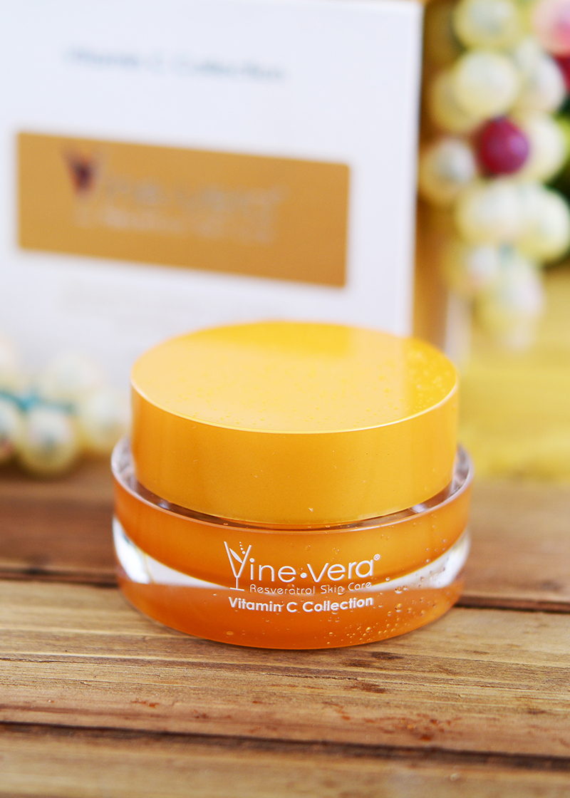 Resveratrol Vitamin C Peeling with a background